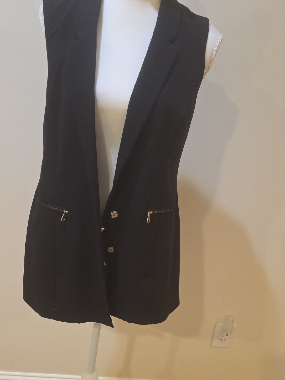 Worthington Black Sleeveless Tailored Vest with Zip Pockets - Picture 4 of 13